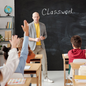 Bild zum Verweis auf 'Wie beeinflussen Learning Analytics-Systeme die Lehrkräftebildung und die Rolle der Lehrkräfte im Unterricht?'